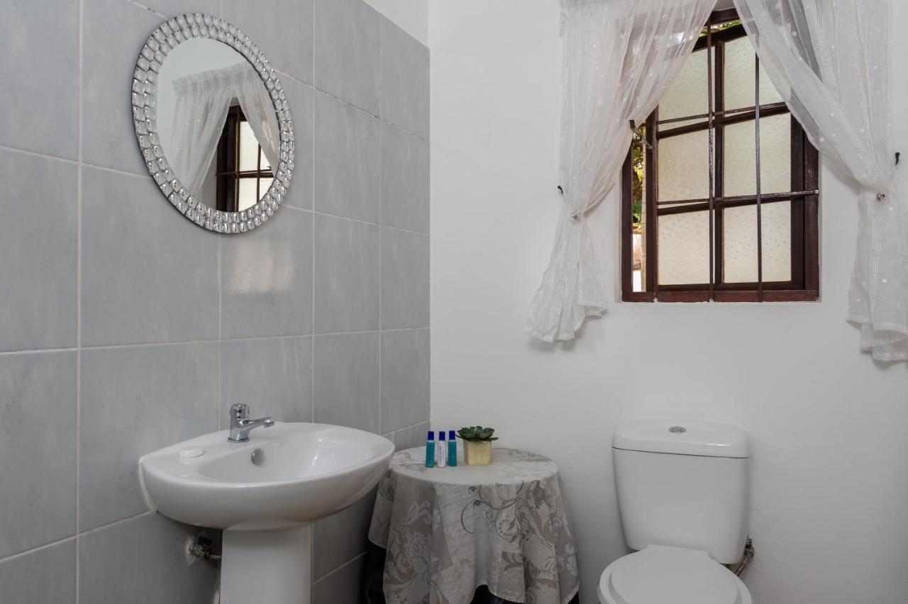 Zesty Guesthouse พอร์ตเอ็ดเวิร์ด ภายนอก รูปภาพ