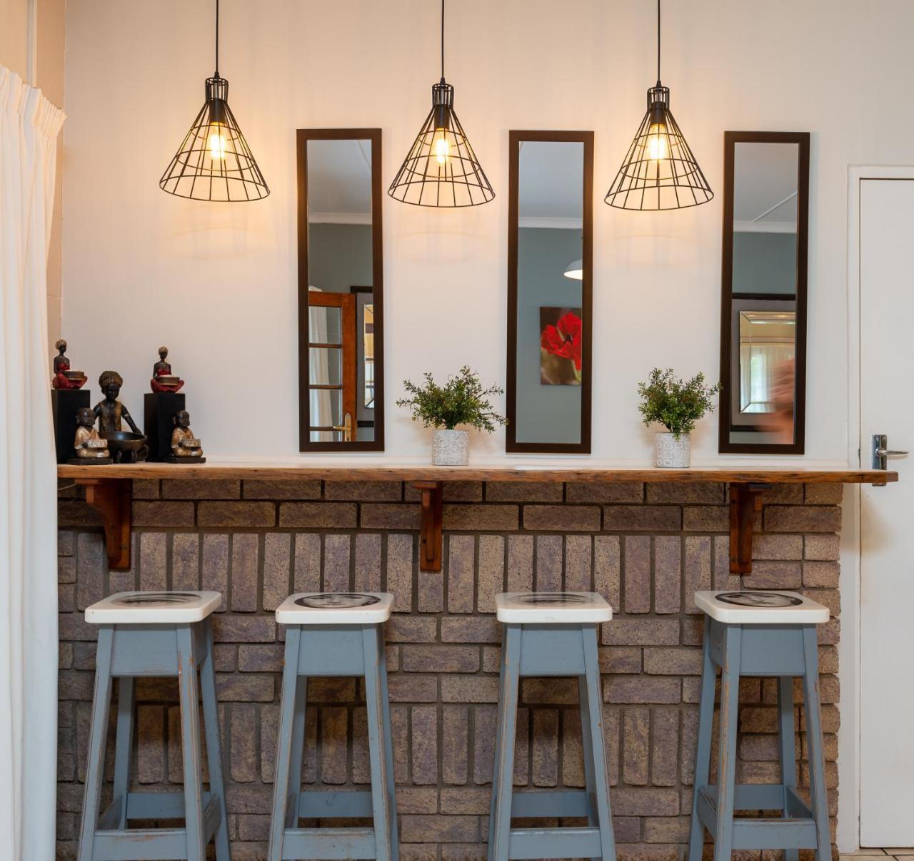 Zesty Guesthouse พอร์ตเอ็ดเวิร์ด ภายนอก รูปภาพ